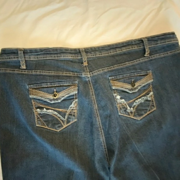 Salt Works Mid Rise Crop Jeans - Picture 5 of 8